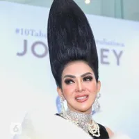 7 Seleb Ini Tampil Dengan Rambut Cetar Anti Gravitasi, Menjulang Menuju Angkasa!