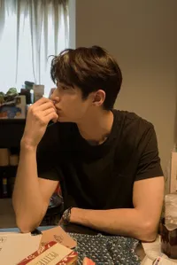 8 Aktor Korea yang Punya Vibes Pacar-able, Ada Favoritmu?