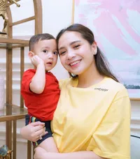 8 Artis Cantik Bergelar Haji, Bella Saphira Mualaf yang Diundang Kerajaan Arab - Nia Ramadhani Sering Dikritik