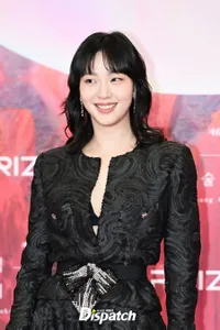 8 Artis Korea Tercantik di Red Carpet BAEKSANG ARTS AWARDS 2024, Kim Go Eun - Go Yoon Jung