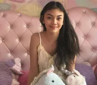 8 Cantiknya Sasi, Anak Anjasmara dan Dian Nitami yang Jago Ice Skating