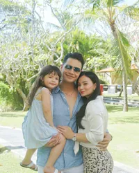 8 Foto Asmirandah dan Jonas Rivanno Ajak Si Kecil Chloe Liburan ke Bali