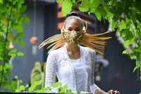 8 Foto Cantik Elegan Nadine Chandrawinata Pakai Busana dan Kain Tradisional, Cinta Indonesia Banget!