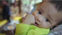 8 Foto Close Up Baby Saka Putra Andhika Pratama dan Ussy Sulistiawaty, Masih Bayi Sudah Glow Up