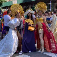 8 Foto Dena Rachman di Parade LGBT Yang Tuai Kontroversi