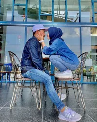 8 Foto Fikoh LIDA dan Fomal yang Makin Romantis Jelang Pernikahan, Saling Peluk - Serasi di Pemotretan Prewedding