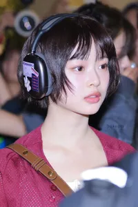 8 Foto Hanni NewJeans dengan Potongan Rambut Baru yang Bikin Doi Terlihat Fresh dan Makin Cute