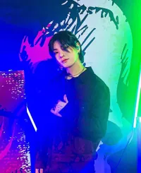 8 Foto Hanse Victon dalam Berbagai Suasana yang Bisa Curi Perhatianmu