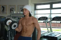 8 Foto Idola K-Pop yang Rajin Nge-gym, Tubuh Atletis Hasil Kerja Keras