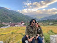 8 FOTO Kemesraan Shaheer Sheikh dan Ruchikaa Kapoor Usai Nikah, Romantis Travelling Bersama