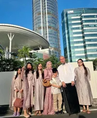 8 Foto Lebaran Mulan Jameela & Ahmad Dhani, Rayakan Bareng Keluarga Besar
