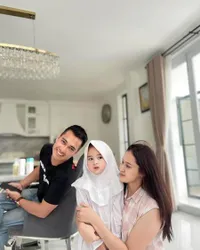 8 Foto Nichole Zalya Anak Pertama Eza Gionino yang Secantik Boneka, Ada Bule-Bulenya Juga