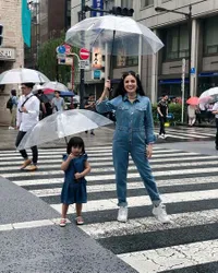8 Foto Nindy Ayunda Pakai Busana Couple dengan Anak Gadisnya, Kompak Imutnya!