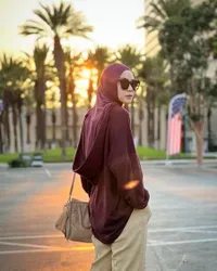 8 Foto OOTD Zaskia Adya Mecca Saat Liburan di Los Angeles, Mama Cantik Tampil Chic Kekinian Banget Setiap Harinya!