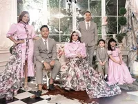 8 Foto Pemotretan Edisi Valentine  Keluarga Anang-Ashanty, Elegan Bak Bangsawan Eropa - Penampilan Aurel Curi Perhatian