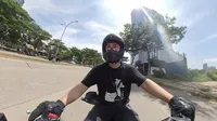 8 Foto Penampilan Kece Glenn Alinskie Jadi Anak Motor, Sempat Atraksi Bareng Nastusha!
