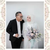 8 Foto Prewed Romantis Sule dan Nathalie Holscher, Sederhana - Serasi dengan Baju Putih