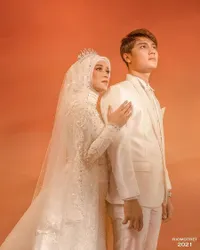 8 Foto Prewed Terbaru Lesti dan Rizky Billar, Tampil Serasi Serba Putih Bak Putri dan Pangeran