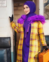 8 Foto Style Siti Nurhaliza di Kehamilan Kedua, Kadang Baby Bump-nya Nggak Kelihatan