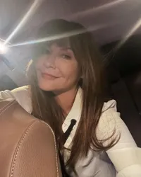 8 Foto Tamara Bleszynski Potong Poni Rata Hingga Buang Lemak di Perut, Makin Cantik dan Terlihat Muda