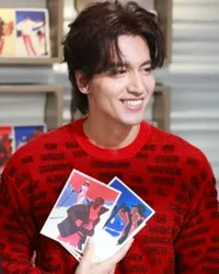 8 Foto Terbaru Jerry Yan di Acara Fashion, Rambut Ala Taomingse dan Lucu Saat Godain Anak Kecil