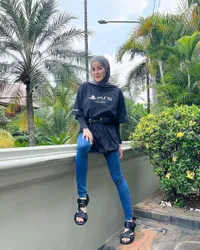 8 Foto Terbaru Olla Ramlan yang Makin Langsing, Kaki Kurusnya Bikin Netizen Salfok