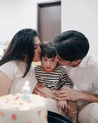 8 FOTO Ultah Keponakan Wulan Guritno, Adilla Dimitri Hadir dan Wajah Sedihnya Jadi Sorotan