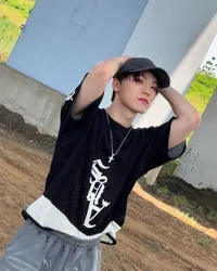 8 Gaya Casual Dino SEVENTEEN yang Boyfriend Material Banget, Bak Anak Kuliahan yang Siap Antar Kamu Jalan-Jalan Seusai Kelas