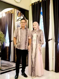 8 Inspirasi Baju Lebaran Sarimbit Artis, Elegan dengan Motif Mewah