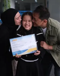 8 Momen Kelulusan Kala Madali Anak Kedua Zaskia Adya Mecca dan Hanung Bramantyo, Siap Naik Tingkat ke Jenjang SMP!