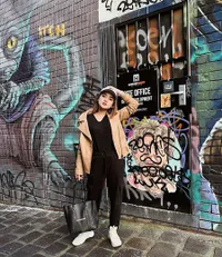 8 Momen Liburan Seru Cita Citata di Australia, Main Ski - Keliling Art Galeri