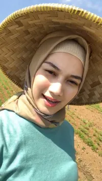 8 Momen Melody Laksani Eks JKT48 Sibuk Bertani, Disebut Cocok Bantu Kementan Jadi Petani Milenial