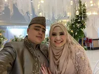8 Momen Resepsi Pernikahan Ameer Azzikra dan Nadzira Shafa, Nuansa Serba Emas - Alvin Faiz Pamer Status Duda Keren