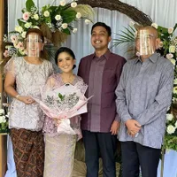 8 Momen Sakral Tunangan Valeri Seokarno Anak Soraya Haque, Pasangkan Cicin ke Jari Calon Menantu
