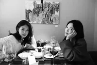 8 Momen Song Hye Kyo Ditraktir Makan Suzy Saat Ultah, Vibes Kakak Adik Sekaligus Bestie yang Manis