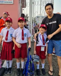 8 Penampilan Sederhana Artis Saat Antar Anak Sekolah, Shandy Aulia Gak Mandi - Raffi Ahmad Ketiduran di Mobil