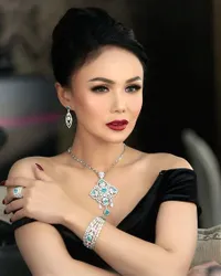 8 Pesona Cantik Yuni Shara yang Bikin Salah Fokus, Hot Mom 2 Anak - Paras Awet Muda Tak Luntur di Usia 49 Tahun