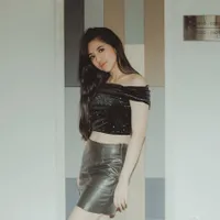 8 Pesona DJ Putri Una yang Masih Seperti ABG, Jadi Hot Mom di Usia 33 Tahun
