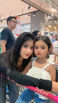 8 Poret Ghea Youbi dan Keponakannya yang Mirip Banget, Imut Bagai Boneka Tanpa Oplas