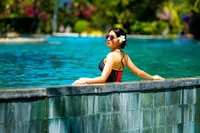 8 Pose Hot dan Memesona Angel Karamoy Mulai di Bathtub - Pinggir Pantai, Kalian Suka yang Mana?