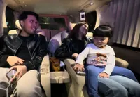 8 Potret Aaliyah dan Thariq Momong Ameenah di Mall, Siap Jadi Orang Tua