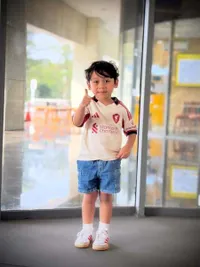 8 Potret Abang L Anak Rizky Billar dan Lesti Kejora Jadi Kopites, Fix Fans Berat Liverpool