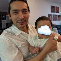 8 Potret Abimana Aryasatya Bareng Istri dan Lima Anaknya, Wajah si Bungsu Masih Disembunyikan