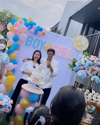 8 Potret Acara Gender Reveal Party Felicya Angelista - Immanuel Caesar Hito, Bernuansa Putih dan Serba Pastel