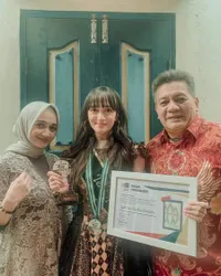 8 Potret Agatha Novelina Putri Bungsu Nia Paramitha yang Sekolah di Hongaria, Beranjak Dewasa dan Makin Menawan