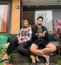 8 Potret Aher Mantan Elly Sugigi yang Disebut Selingkuh dengan Sesama Jenis, Tetap Harapkan Eks Suaminya Kembali