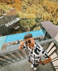 Tak Kuasa Tahan Kesedihan, 8 Potret Aiman Ricky Saat Ceritakan Sang Bunda yang Sakit Kanker dan Alami KDRT