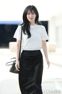 8 Potret Airport Fashion Kim Ji Won Berangkat FanMeeting ke Taipei, Cantik & Glowing Merona