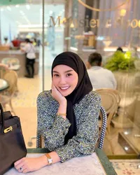 8 Potret Thisia Halijam Istri Eks Ussy Sulistiawaty yang Terpaut Usia 27 Tahun dari Suaminya, Lebih Muda Setahun dari Putra Sambungnya