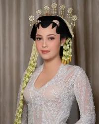 8 Potret Akad Nikah Anggika Bolsterli dan Omar Armandiego, Mas Kawin Uang Swiss - Pengantin Cantik Manglingi